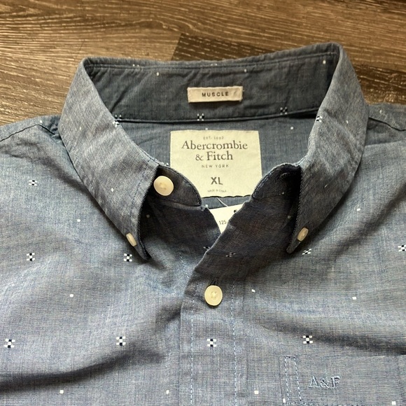 Abercrombie & Fitch - Picture 12 of 16